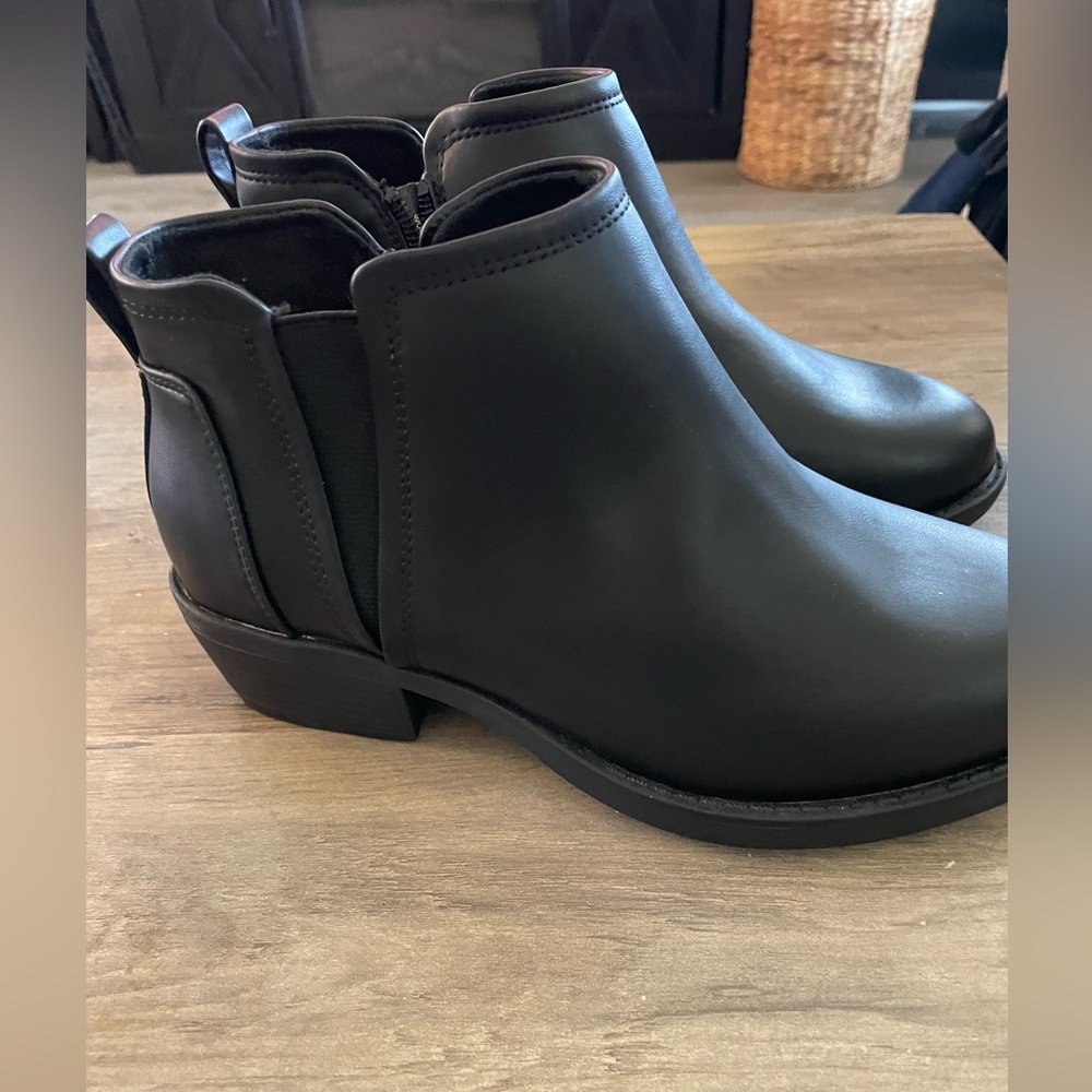 Lane Bryant Black Faux leather side zipper pull on Chelsea booties block heel